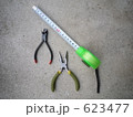 623477