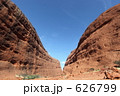 626799