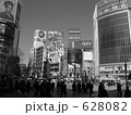 628082