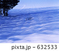 632533