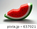 637021
