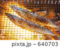 サンマを焼く