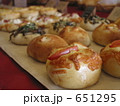 焼きたてのパンがずらり。