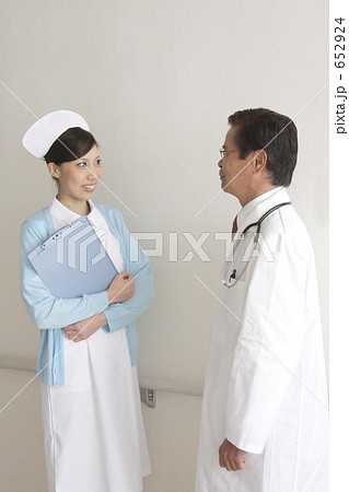 「医師と看護婦」の写真素材 「医師と看護婦」の写真素材