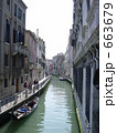 663679