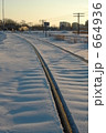 664936