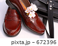 桜と進学イメージ　新しい靴とカバン