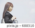 688310