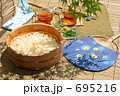 たらい で 食べる冷たい麺類とうちわ　（さぬきうどん）
