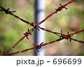 拒絶する有刺鉄線