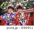 奴凧を持つ姉妹