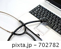 聴診器とノートパソコン