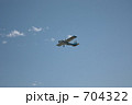 704322