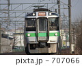 夕陽を浴びた電車