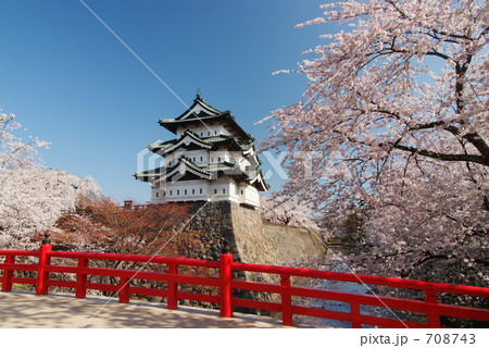 「弘前城　快晴の空と桜」の写真素材