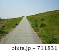 草原の坂道