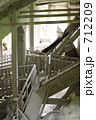 712209