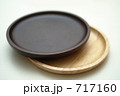 重なった和風の皿（スープカップ用のソーサー）