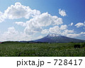 ５月のりんご畑と岩木山　弘前市