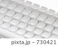 「白い英字キーボード」の写真 [730421]