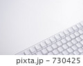 「白い英字キーボード」の写真 [730425]