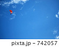 742057