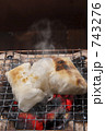 餅を焼く