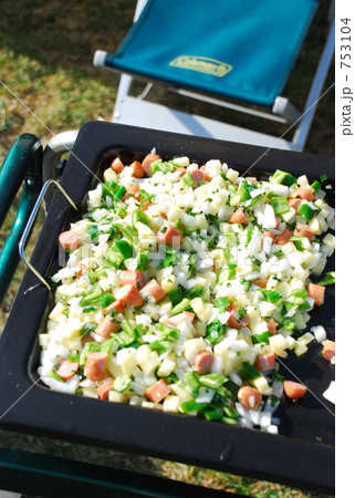 「キャンプでの朝食」の写真素材 「キャンプでの朝食」の写真素材