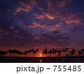 アナエホオマル・ベイのフィッシュポンドと夕暮れ