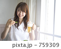 人物 ビール 女性