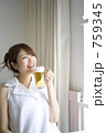 ビール 女性 かわいい