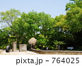 764025