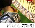 襟元に夏を感じて