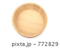 木製の桶（おけ）。温泉イメージなどに。