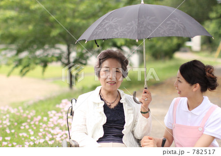 看護師とシニア