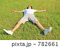 寝転がる