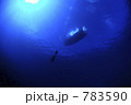 783590
