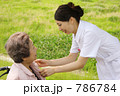 シニアと看護師