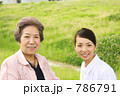 シニアと看護師