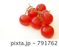 熟れたてのトマト（横）