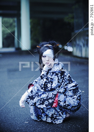 包帯艶妖梓尽