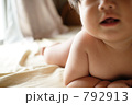 はいはいで接近