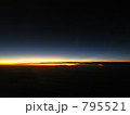 795521