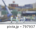 797937