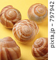 797942