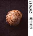 797947