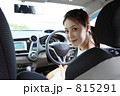 運転席の女性
