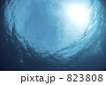 823808