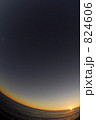 824606