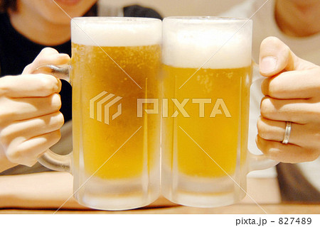 ジョッキ 生ビール 乾杯